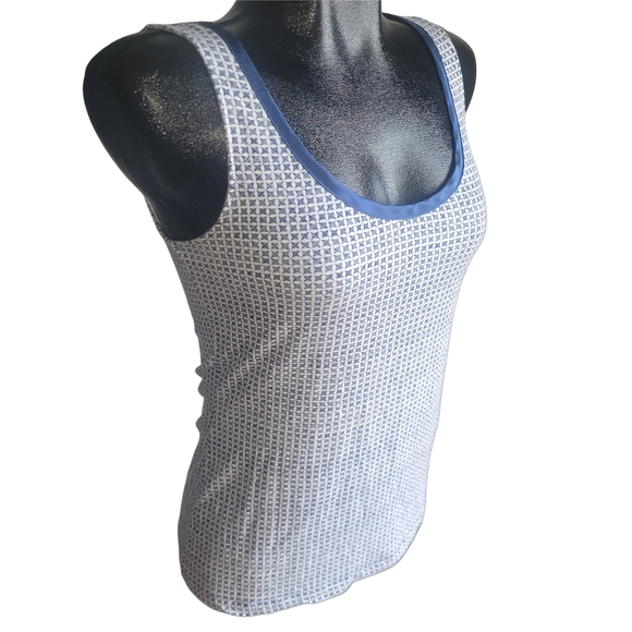 Banana Republic Luxe Touch White And Blue Patterned Tank Top M - Picture 2 of 6